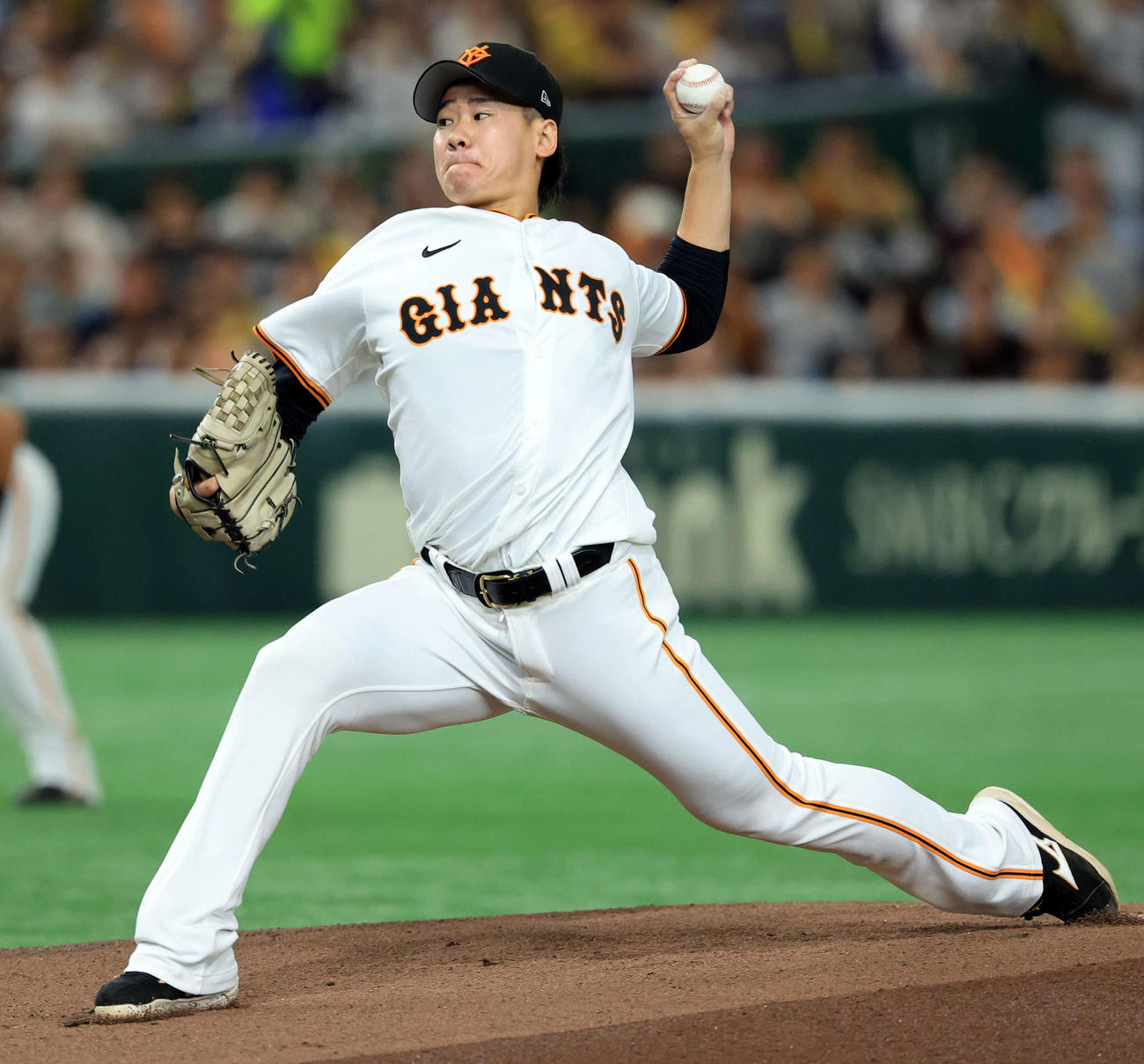 巨人対阪神　力投する巨人先発井上（撮影・浅見桂子）