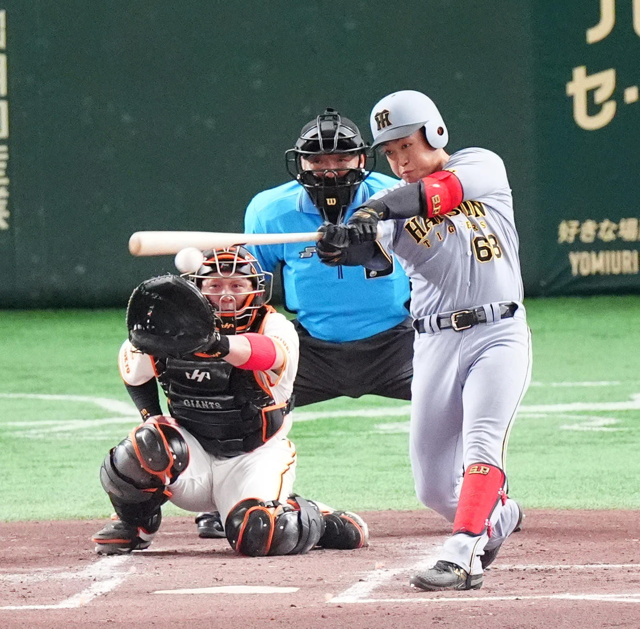 巨人対阪神　2回表阪神無死、左前打を放つ中川（撮影・清水貴仁）