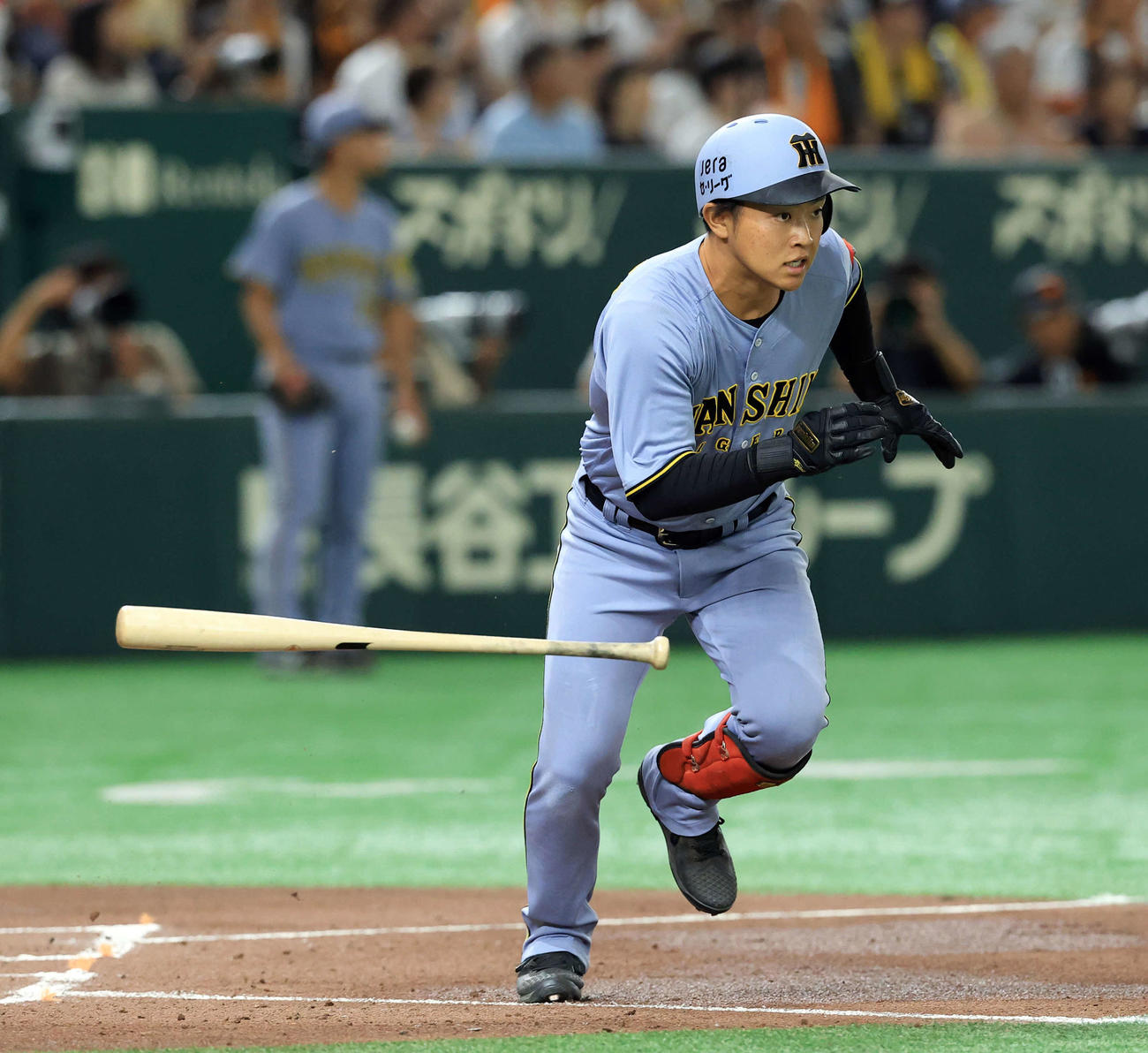 巨人対阪神　2回表阪神無死、中川は左前打を放つ（撮影・浅見桂子）