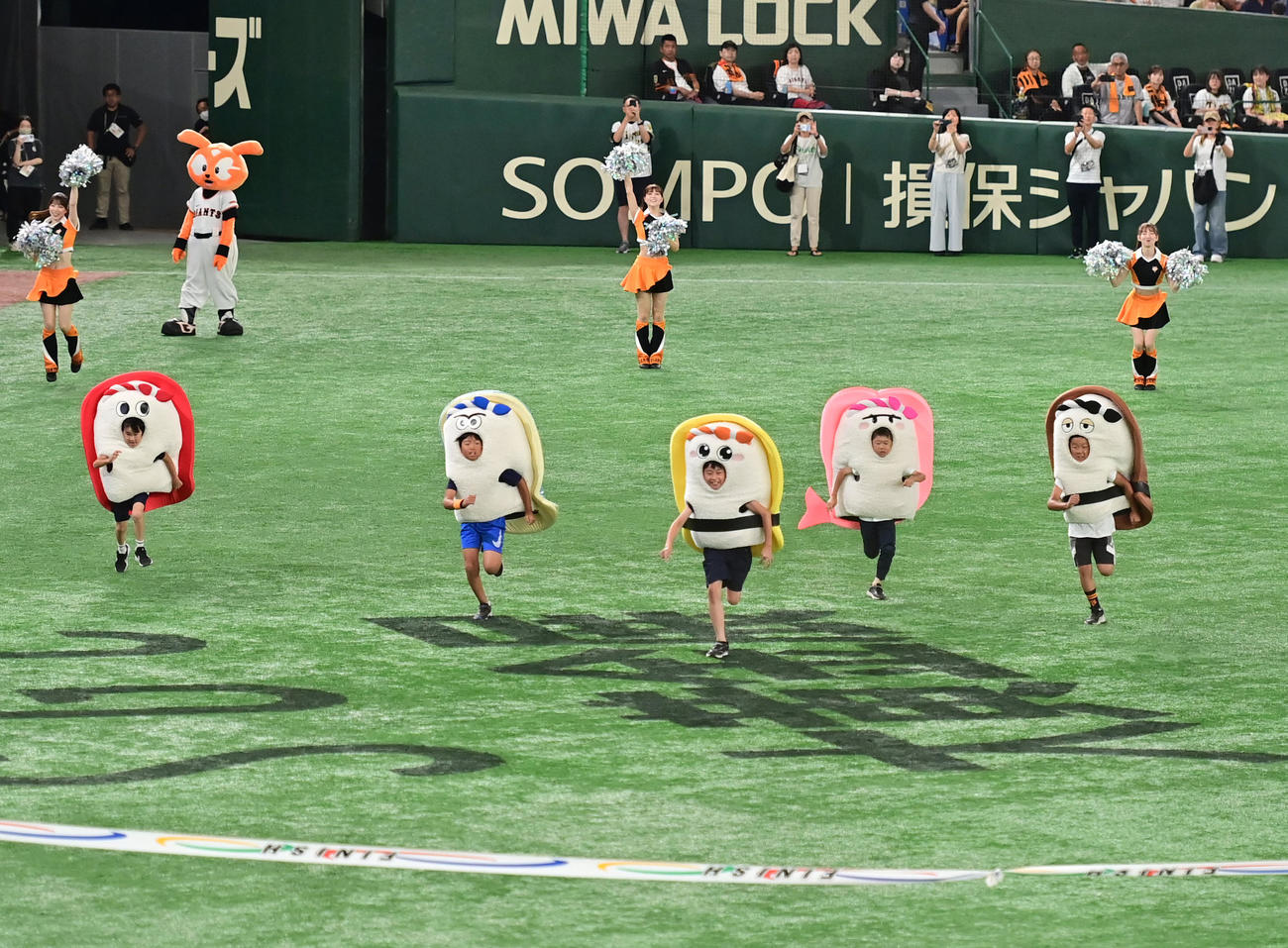 巨人対阪神　すしレースはたまごが勝利（撮影・清水貴仁）