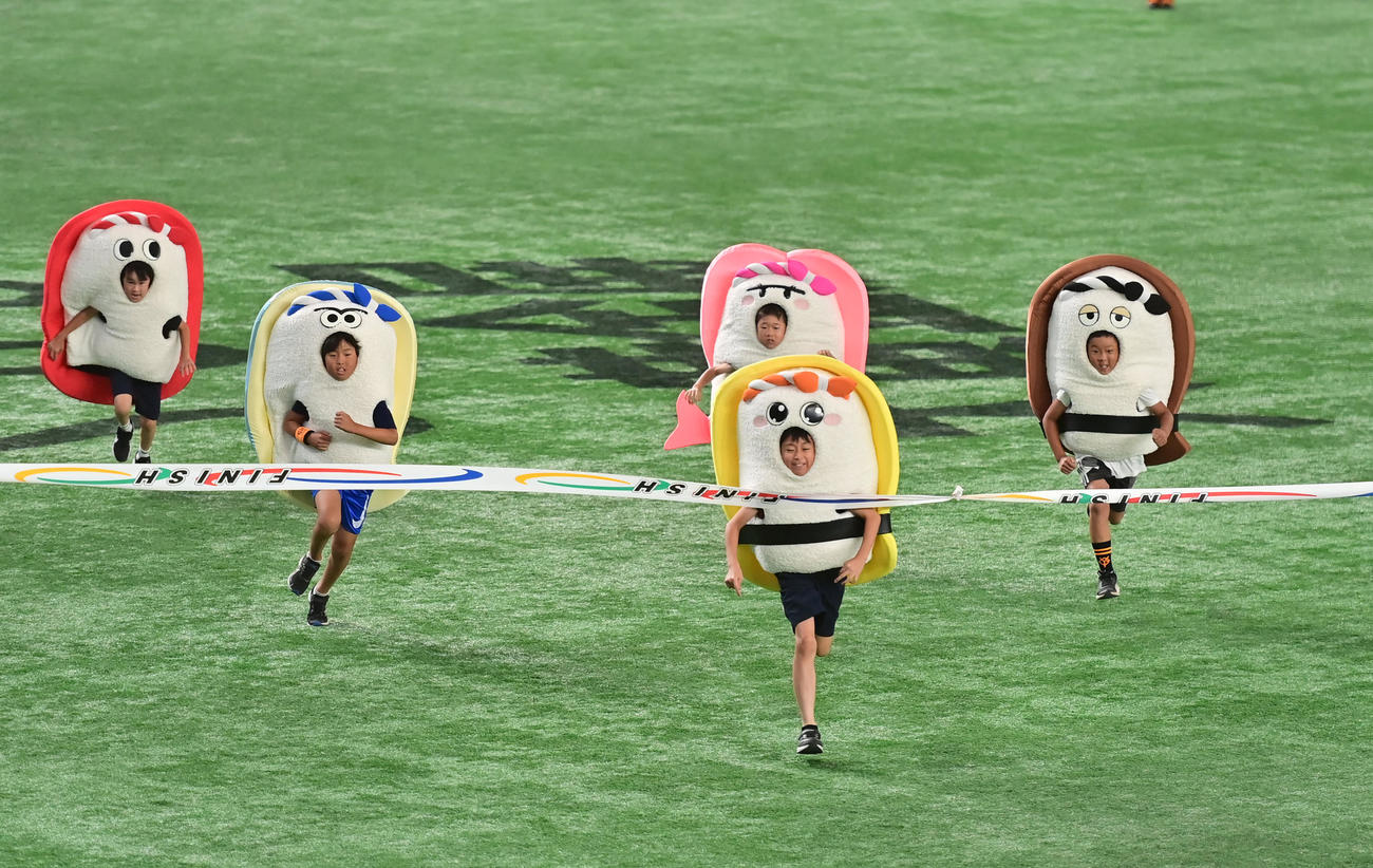 巨人対阪神　すしレースはたまごが勝利（撮影・清水貴仁）