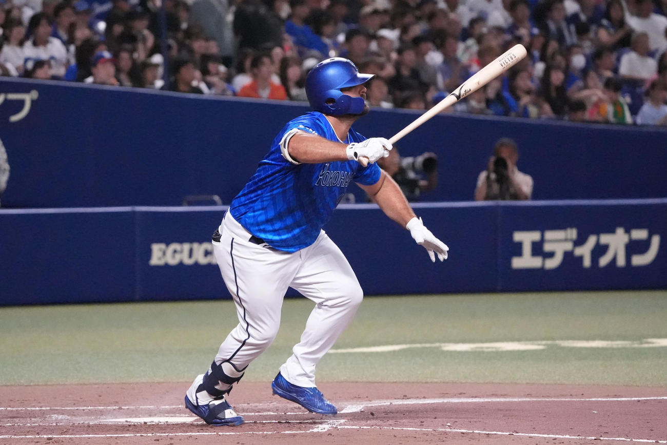 中日対DeNA 5回表DeNA無死、中前打を放つフォード（撮影・森本幸一）