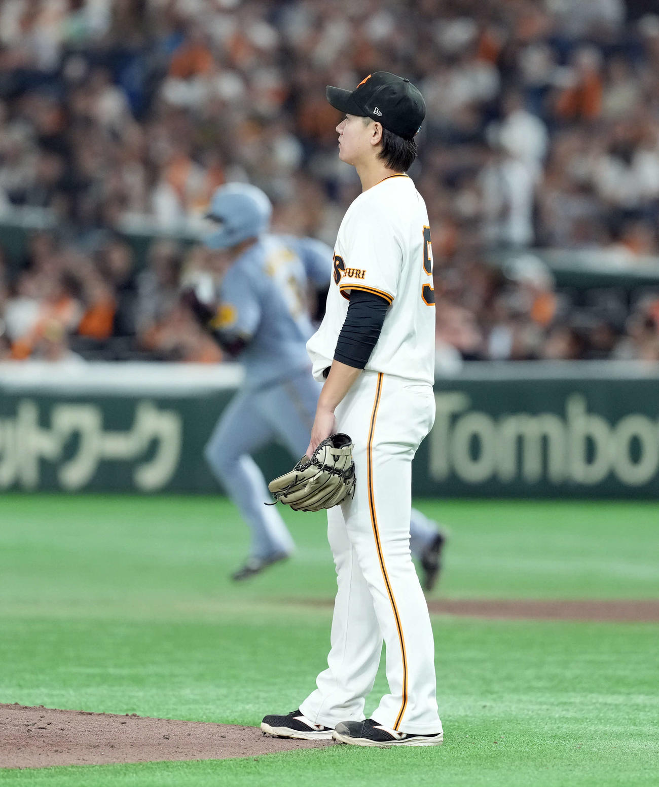 巨人対阪神　5回表阪神無死一塁、大山に2点本塁打を許し5－0とされる井上（撮影・たえ見朱実）