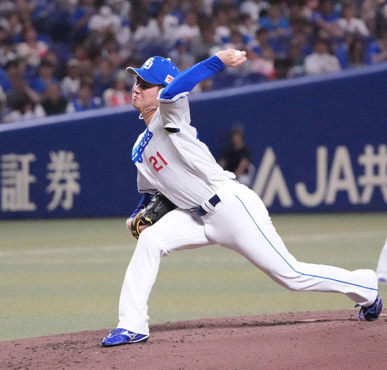 中日対DeNA 4回表、力投する中日先発の金丸（撮影・森本幸一）