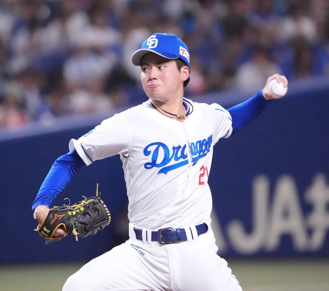 中日対DeNA 4回表、力投する中日先発の金丸（撮影・森本幸一）