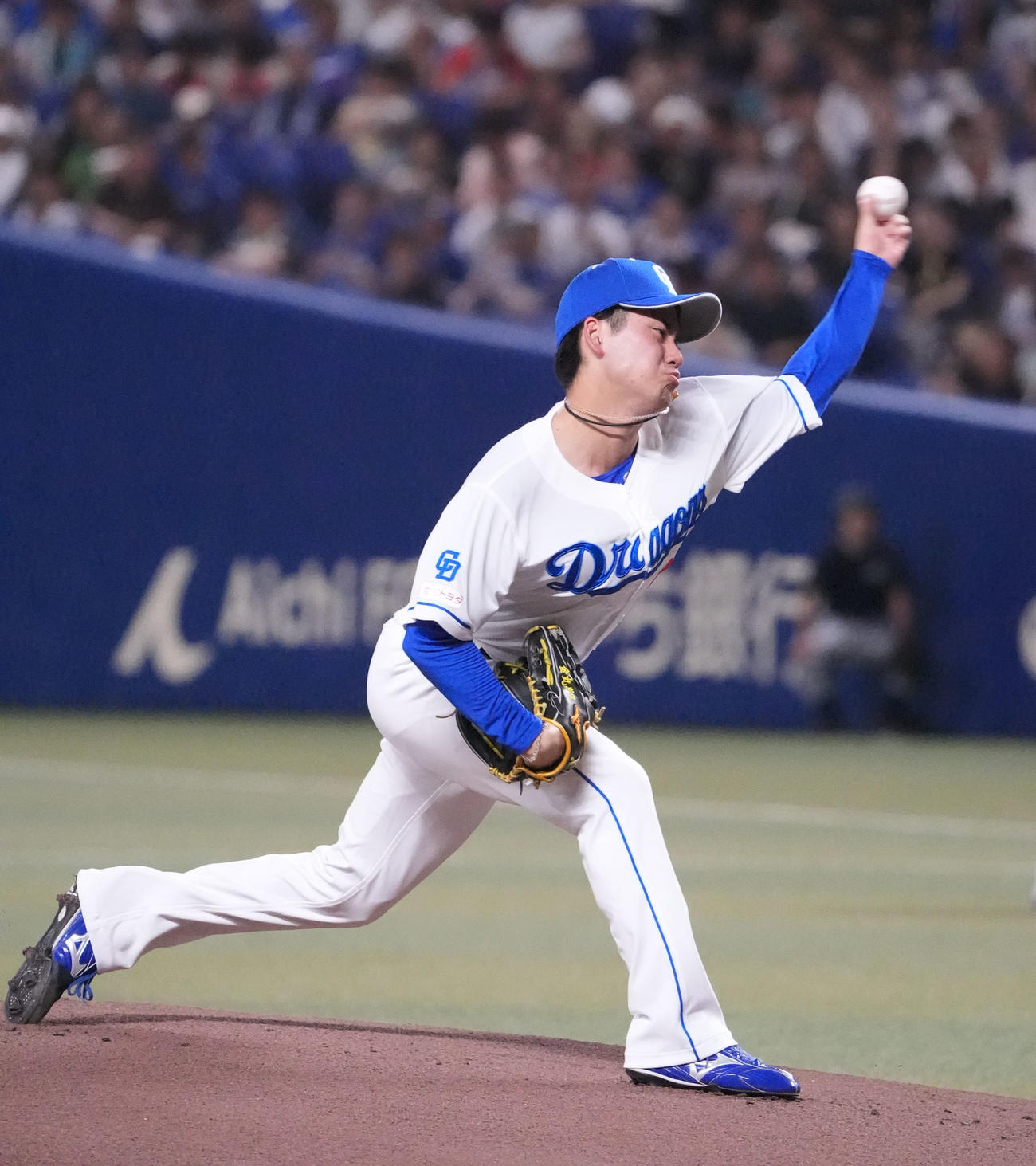 中日対DeNA 1回表、登板する中日先発の金丸（撮影・森本幸一）