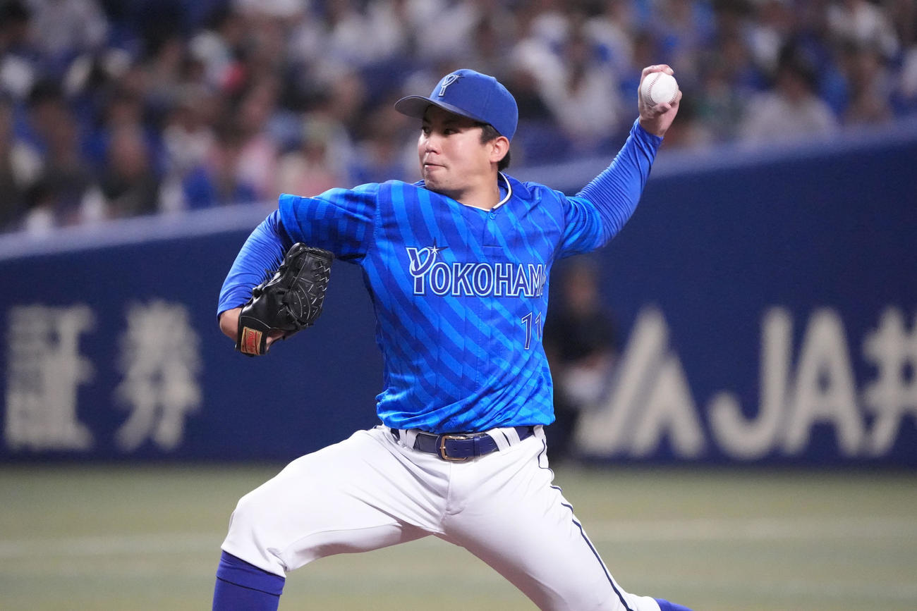 中日対DeNA 3回裏、力投するDeNA先発の東（撮影・森本幸一）