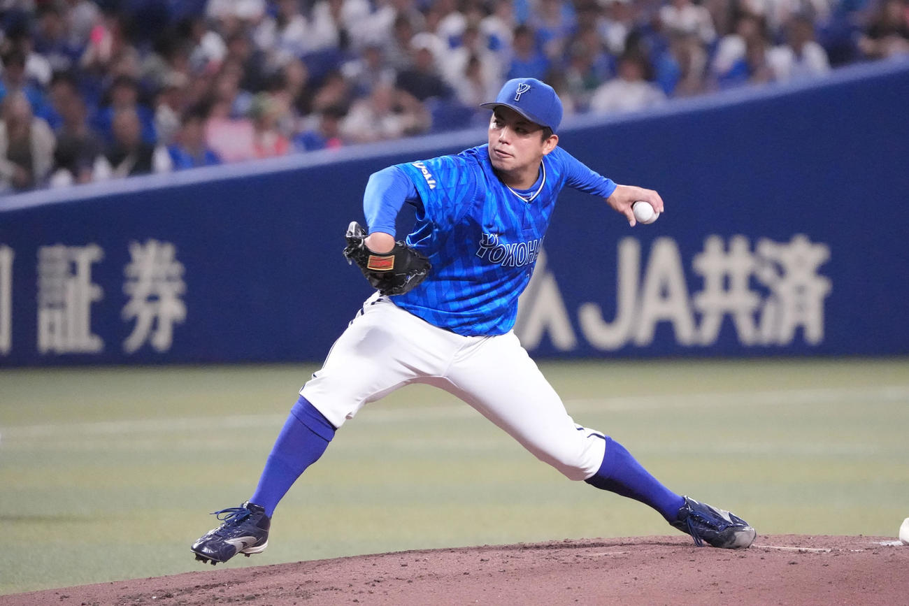 中日対DeNA 3回裏、力投するDeNA先発の東（撮影・森本幸一）