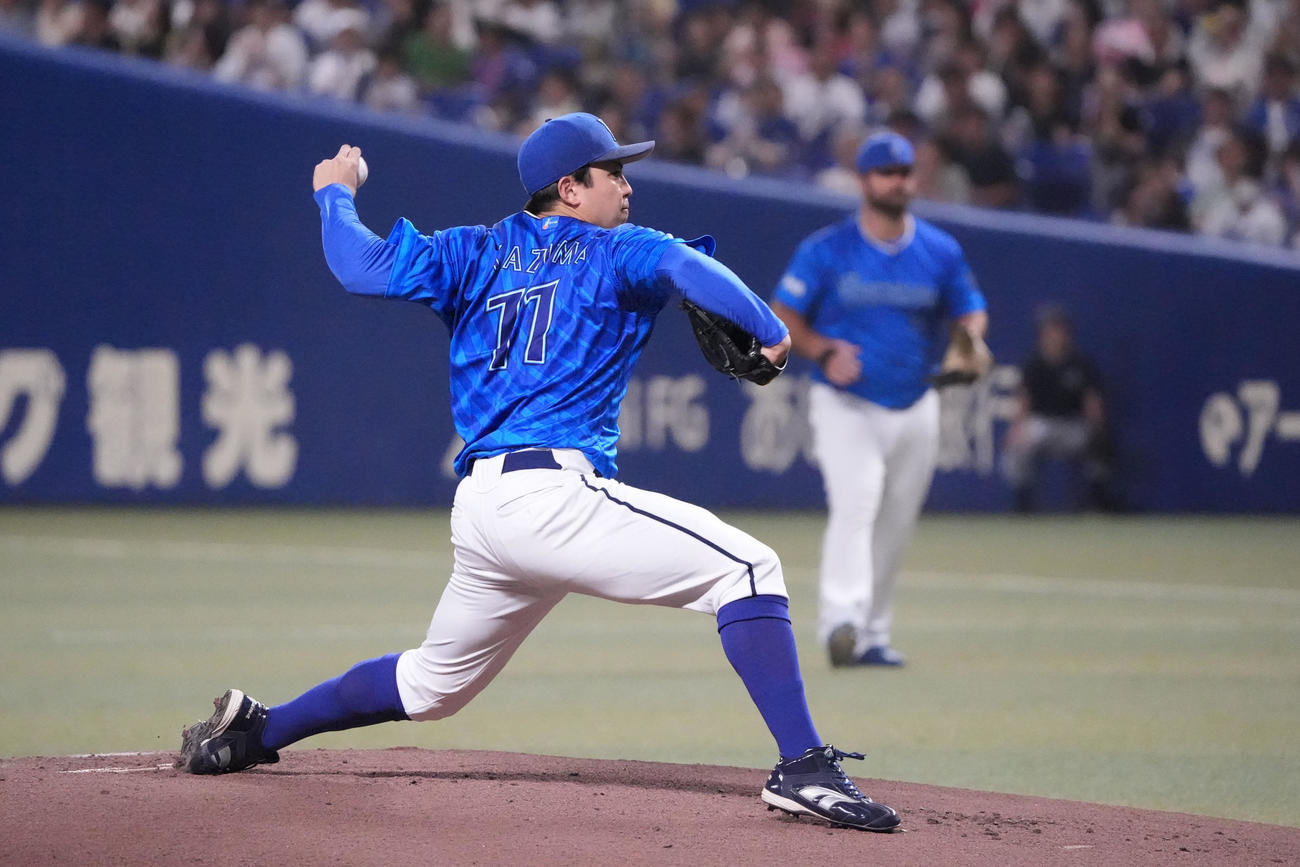 中日対DeNA 1回裏、登板するDeNA先発の東（撮影・森本幸一）