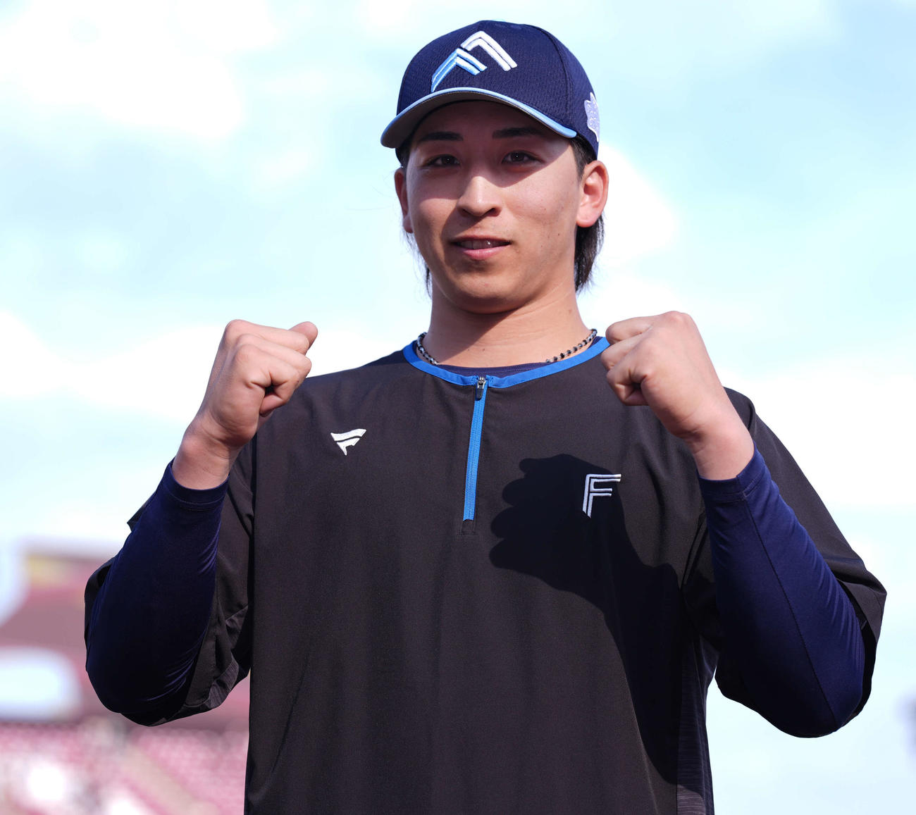 楽天対日本ハム　ヒーローインタビュー後、ガッツポーズする日本ハム細野（撮影・鈴木みどり）