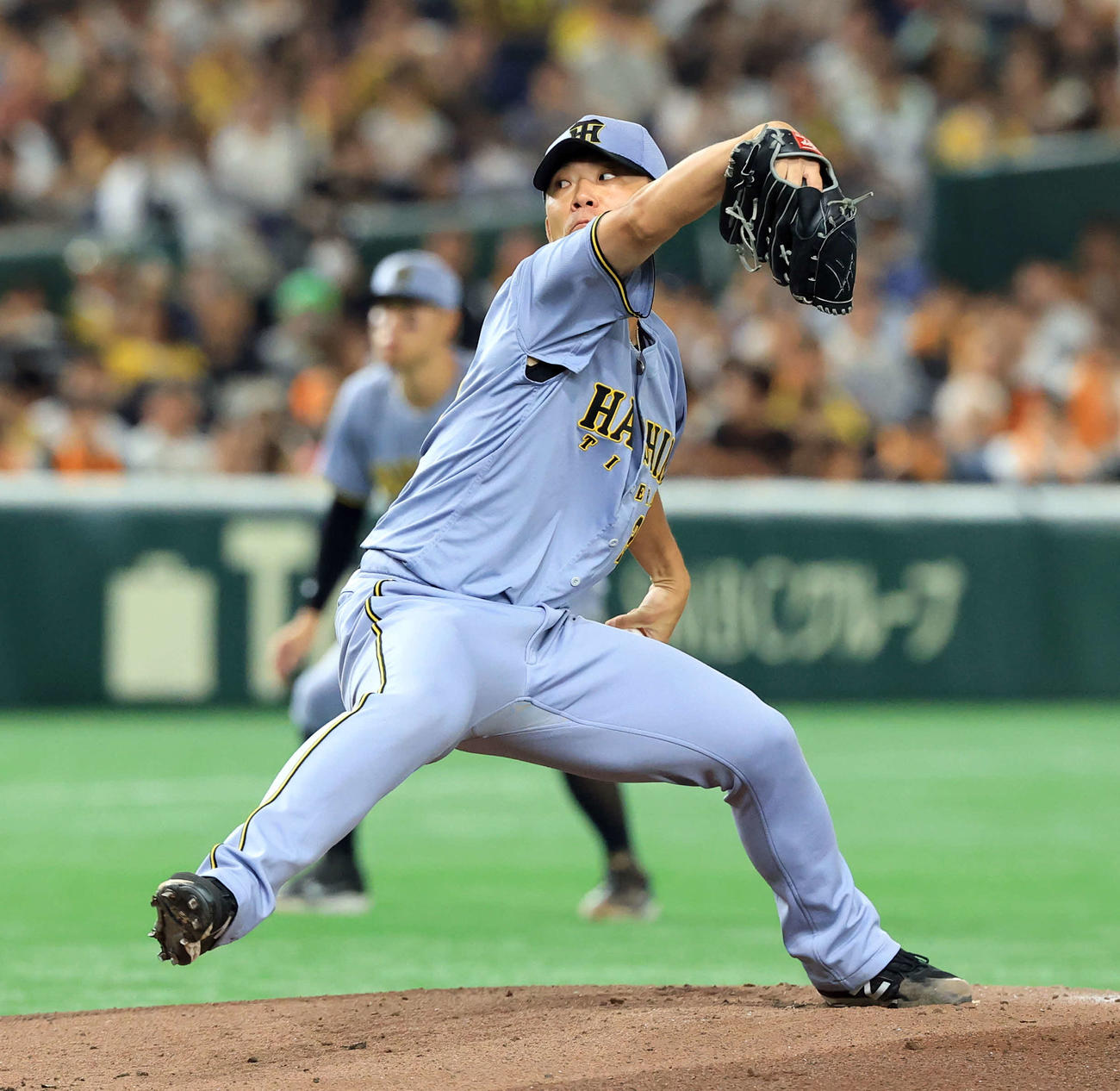 巨人対阪神　力投する阪神先発の伊藤将（撮影・浅見桂子）