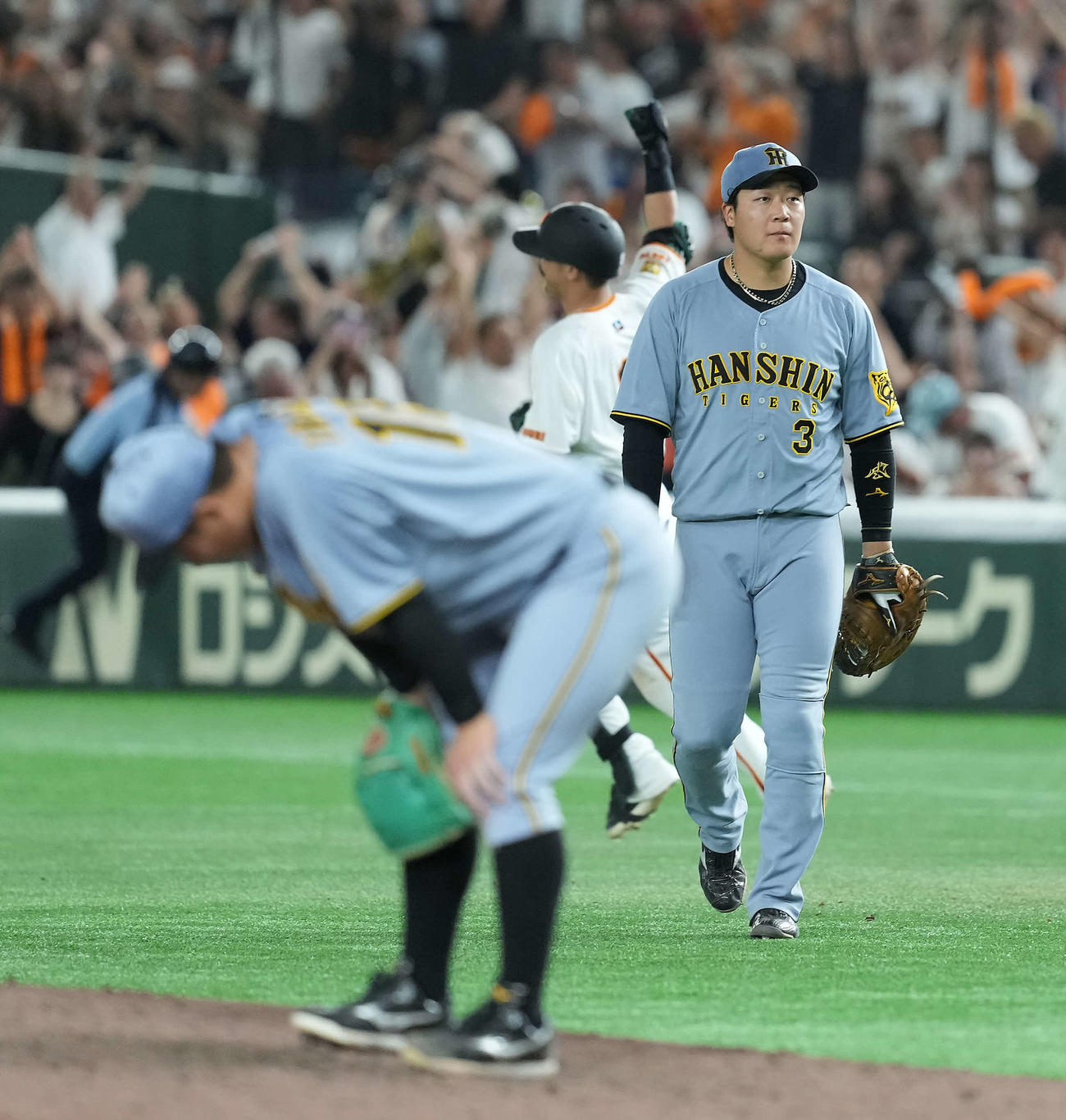 巨人対阪神　巨人に負けを喫した阪神大山（撮影・たえ見朱実）