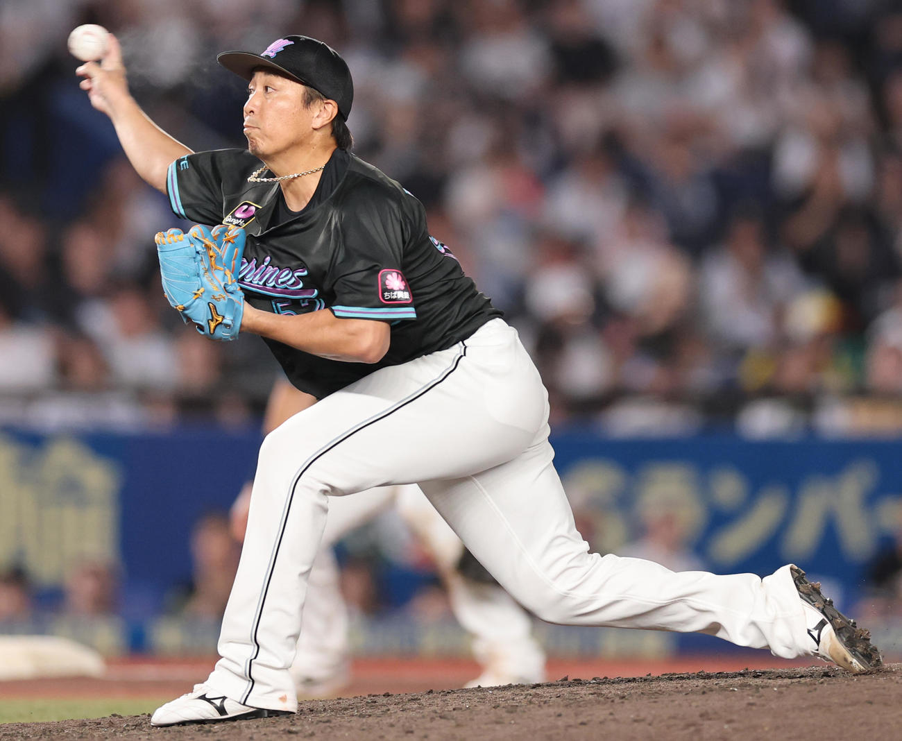 ロッテ対オリックス　力投するロッテ益田（撮影・野上伸悟）