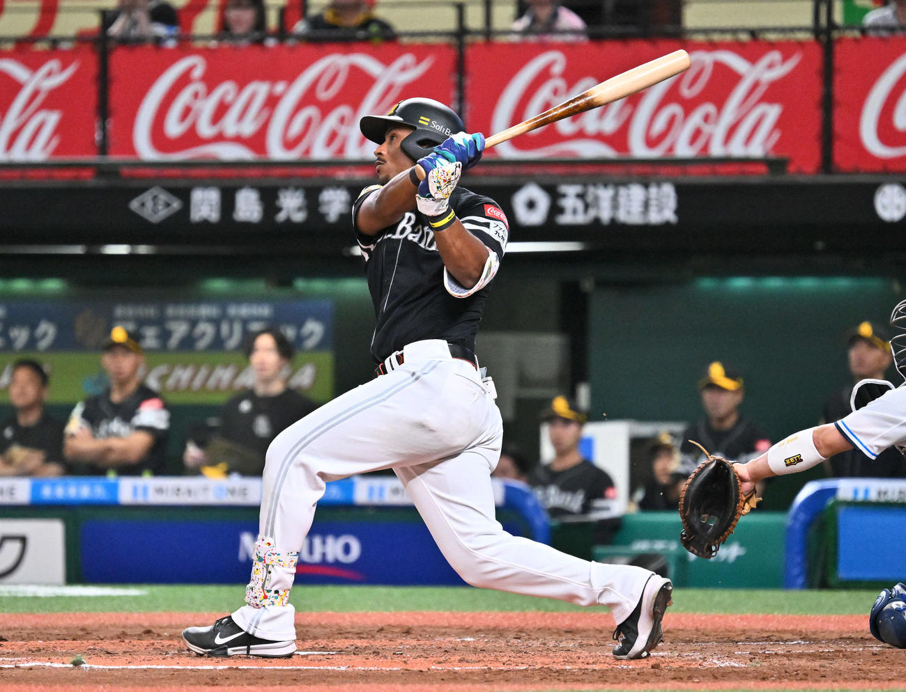 西武対ソフトバンク　3回表ソフトバンク1死二、三塁、ダウンズは2点適時三塁打を放つ（撮影・滝沢徹郎）