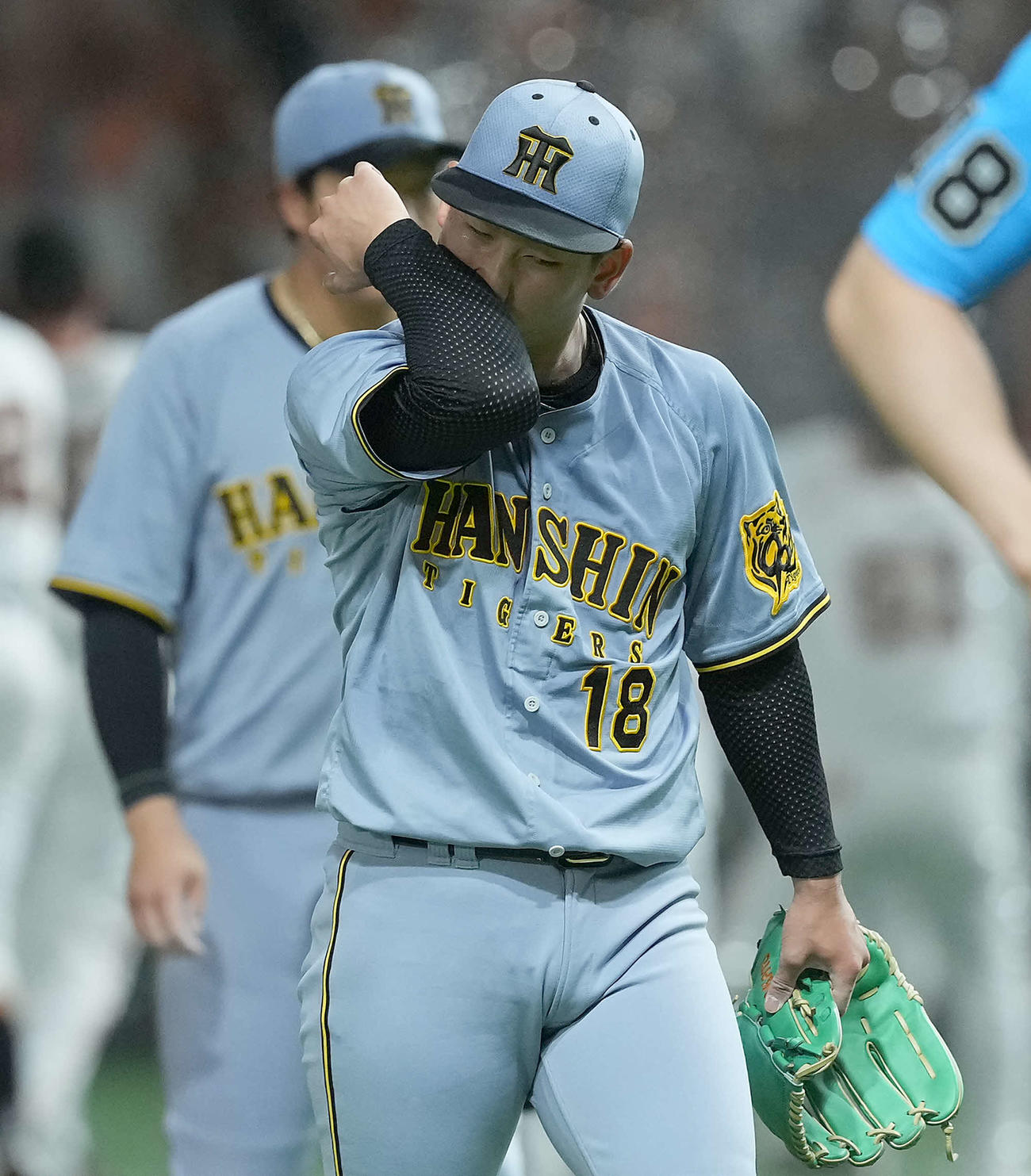 巨人対阪神　9回裏巨人2死満塁、サヨナラ負けを喫した伊原（撮影・たえ見朱実）