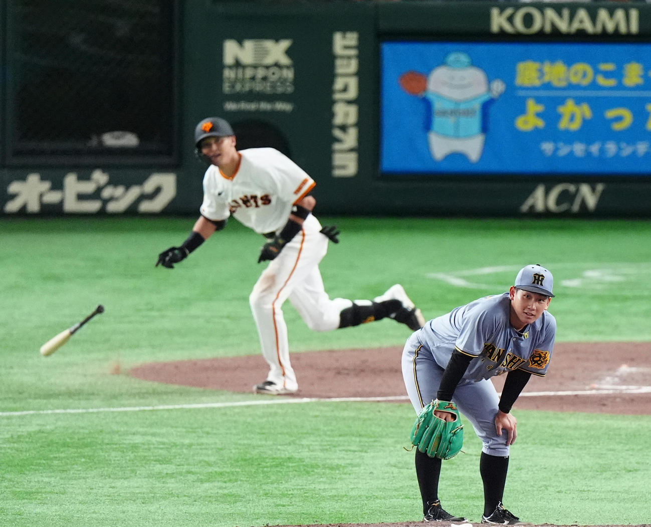 巨人対阪神　9回裏巨人2死満塁、吉川にサヨナラ適時打を打たれ敗戦投手となった伊原（撮影・清水貴仁）