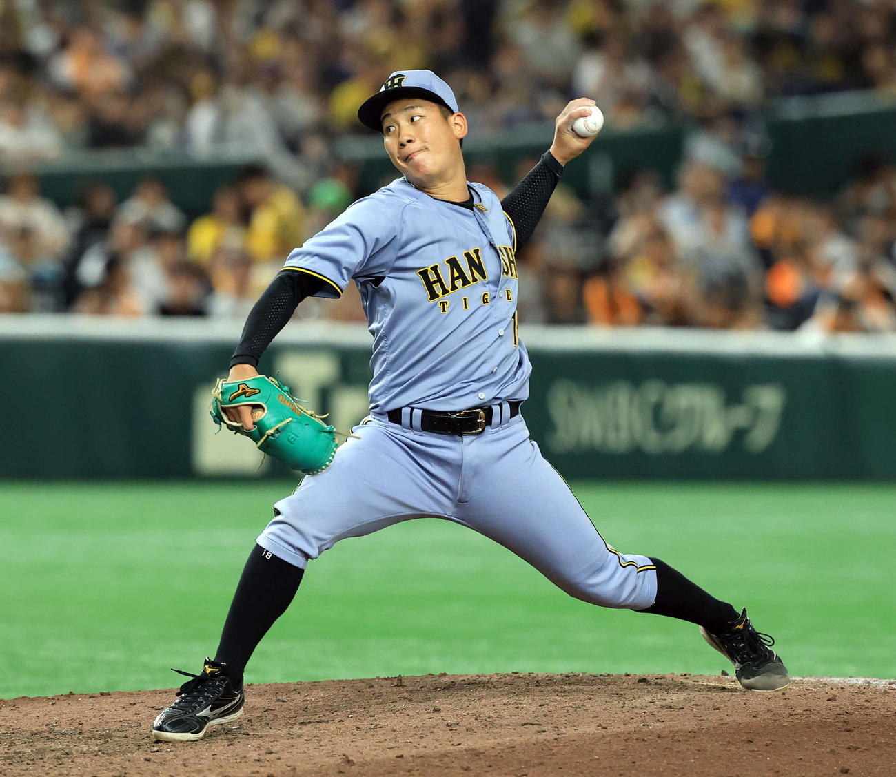 巨人対阪神　8回裏巨人の攻撃を抑えた伊原（撮影・浅見桂子）
