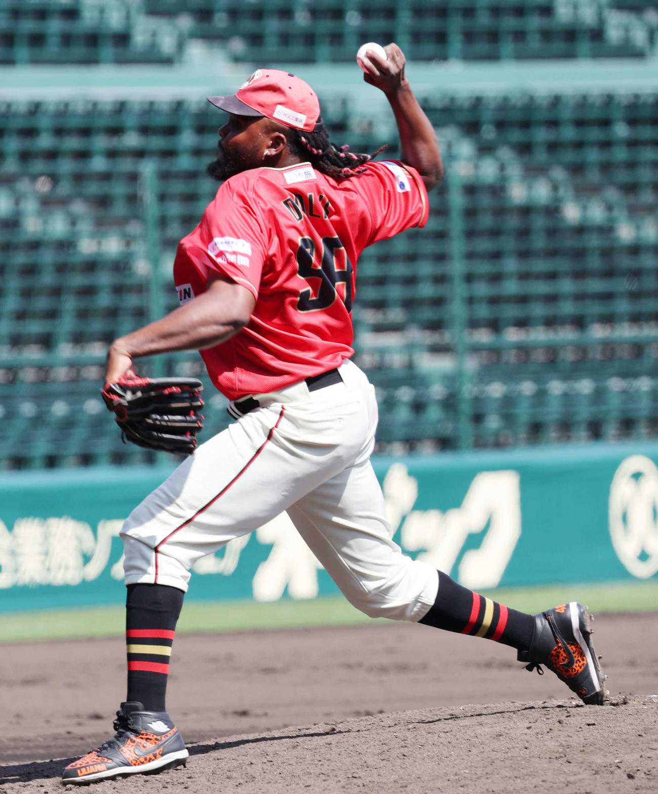 5月、甲子園のマウンドに上がった高知ドリス