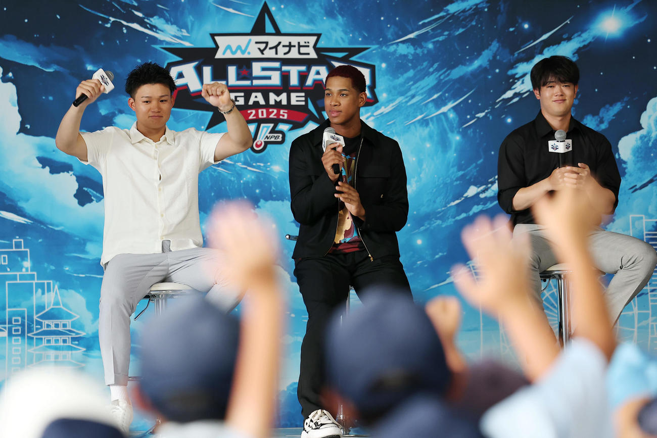 マイナビオールスター2025の前日イベントに登場した、左から阪神森下、日本ハム万波、オリックス太田（撮影・前田充）