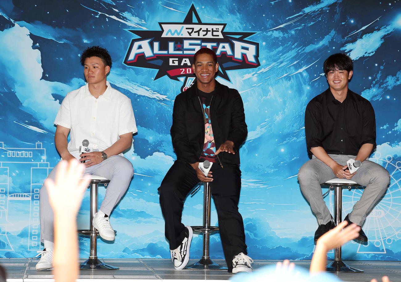 マイナビオールスター2025の前日イベントに登場した、左から阪神森下、日本ハム万波、オリックス太田（撮影・前田充）