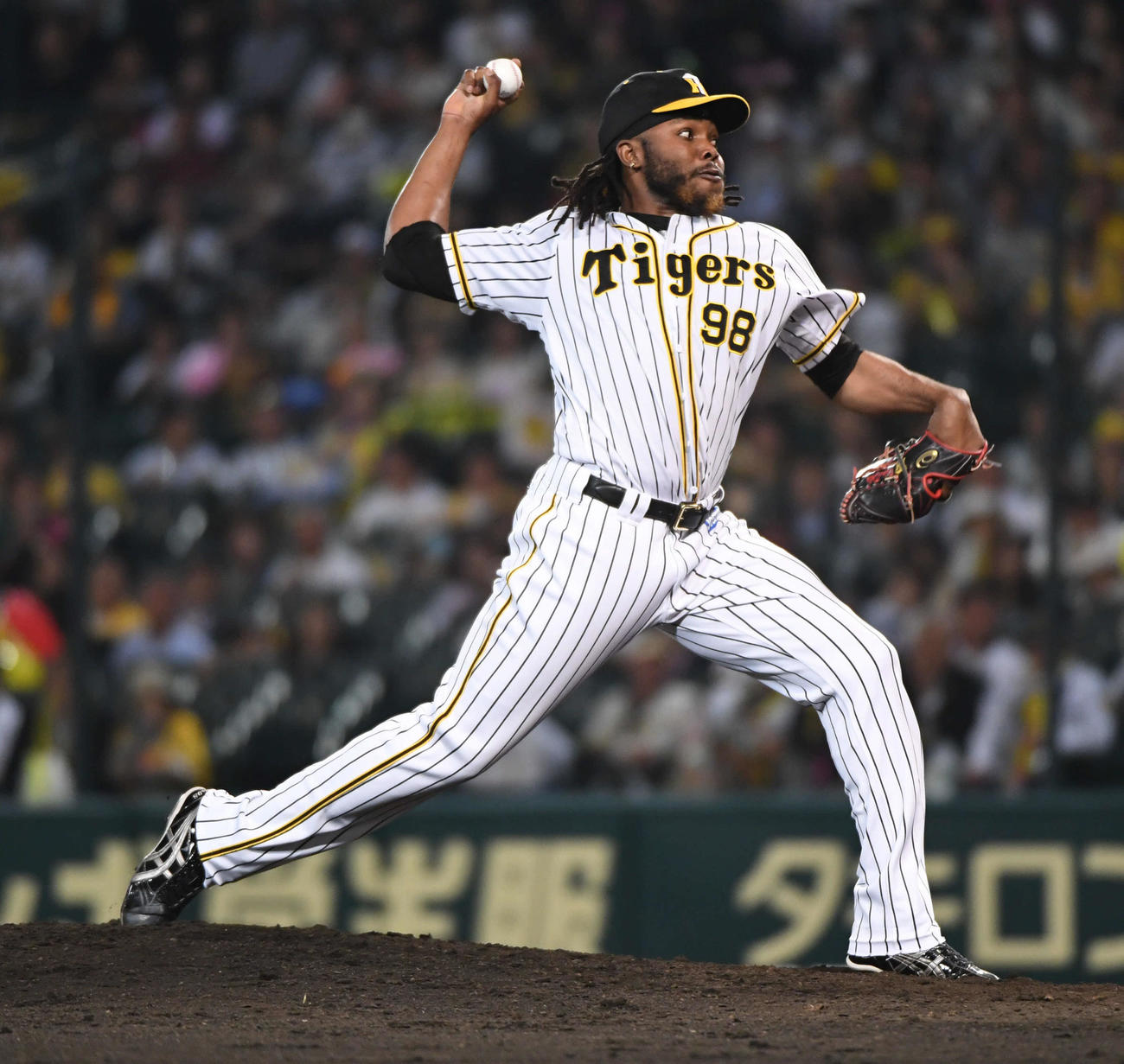 18年、甲子園で登板するドリス