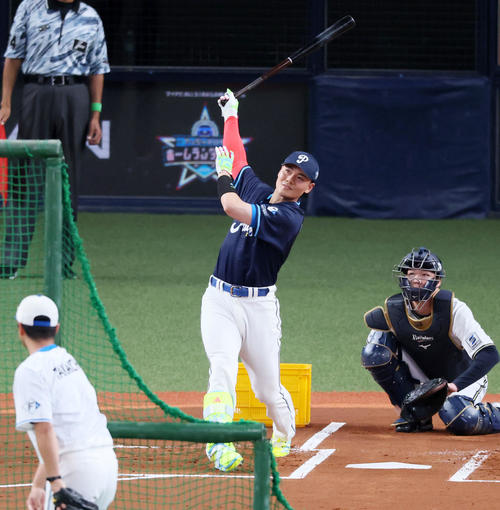 全パ対全セ　ホームランダービーで柵越え弾を放つ清宮（撮影・加藤哉）