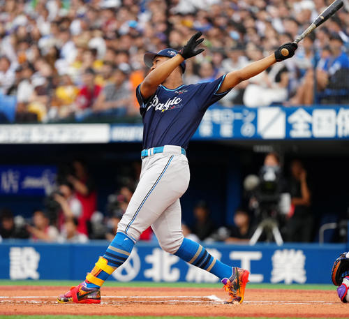 全セ対全パ　ホームランダービー準決勝で本塁打を放つ日本ハム万波（撮影・鈴木みどり）