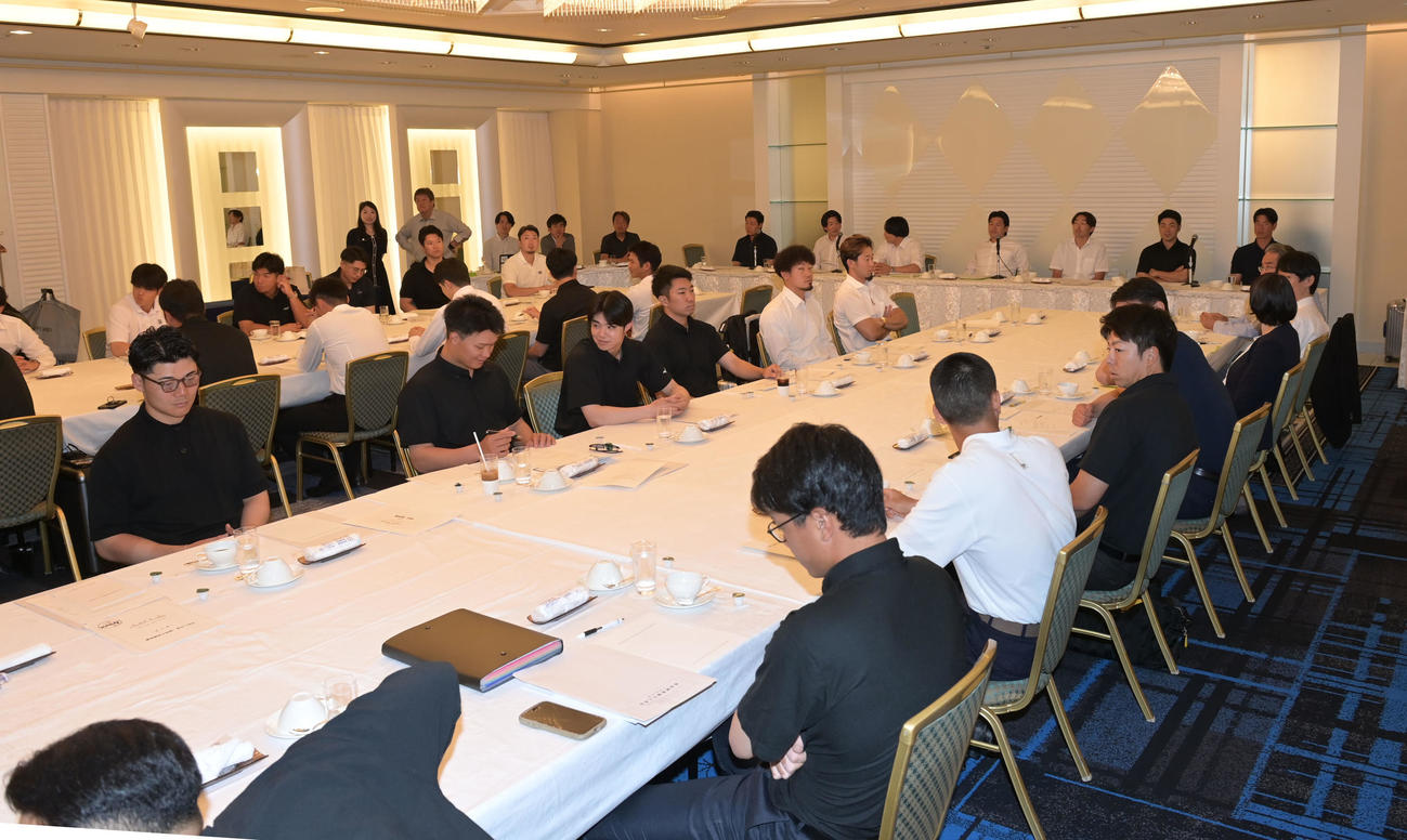 大阪市内のホテルで行われたプロ野球選手会総会（撮影・和賀正仁）