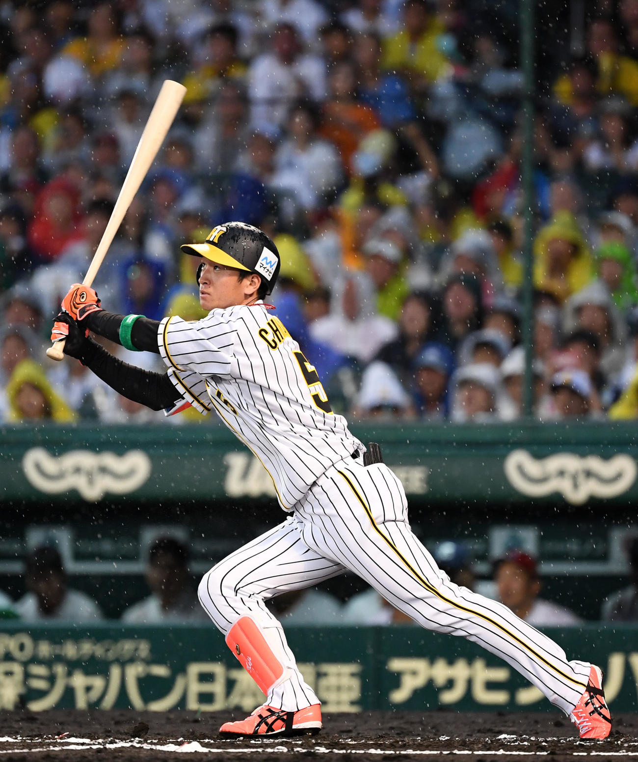 「マイナビオールスターゲーム2019」　第2戦　全セ対全パ　1回裏全セ無死、阪神近本光司は左中間へ先頭打者本塁打を放つ＝2019年7月13日