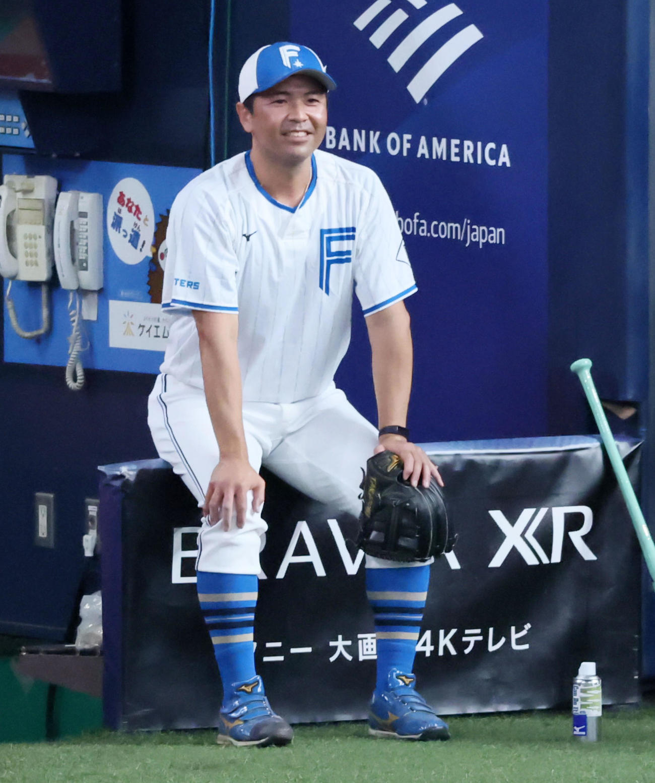 全パ対全セ　ホームランダービーで清宮にボールを投げた日本ハムの高市打撃投手（撮影・加藤哉）