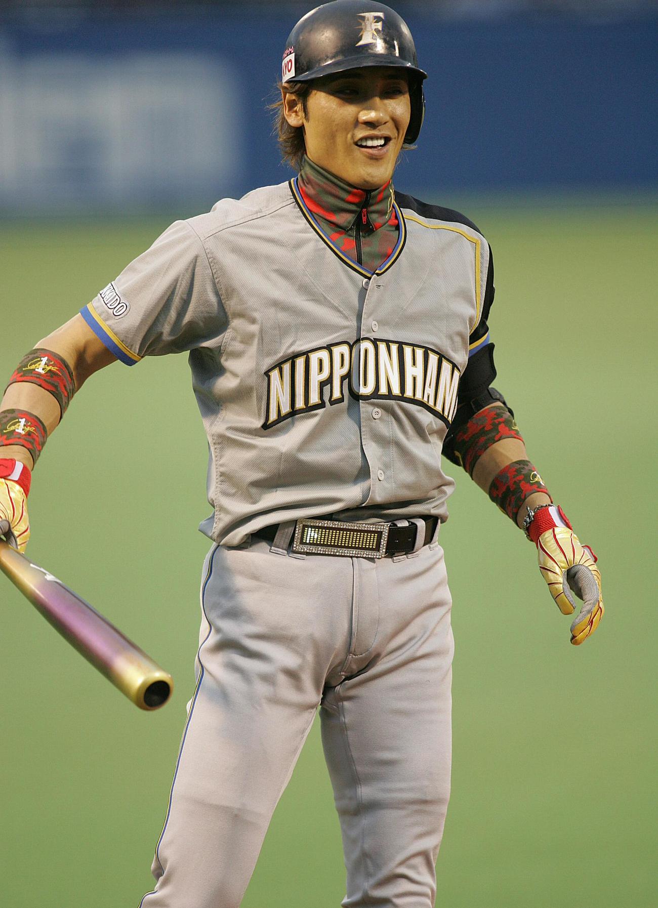 19年前の06年７月の球宴で特注ベルトで登場した新庄剛志＝神宮球場