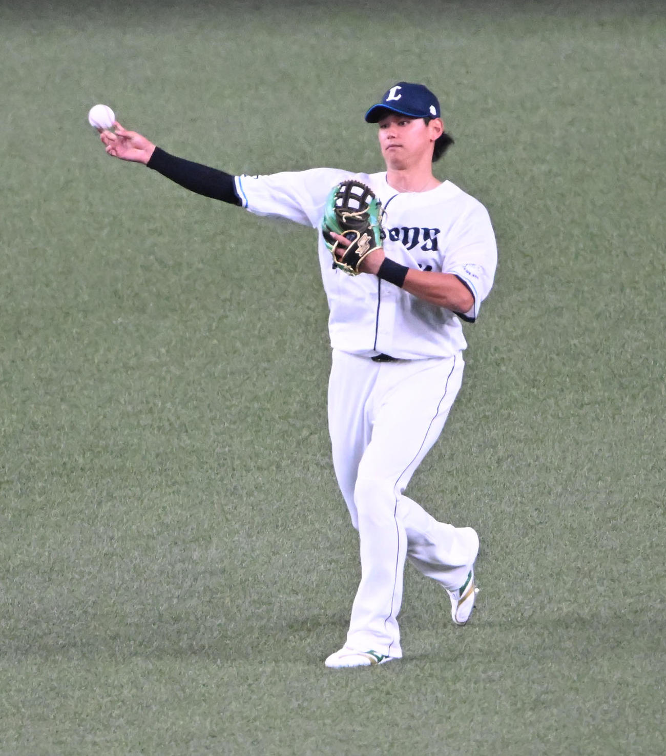 全パ対全セ　全セに勝利しハイタッチする全パの選手（撮影・和賀正仁）