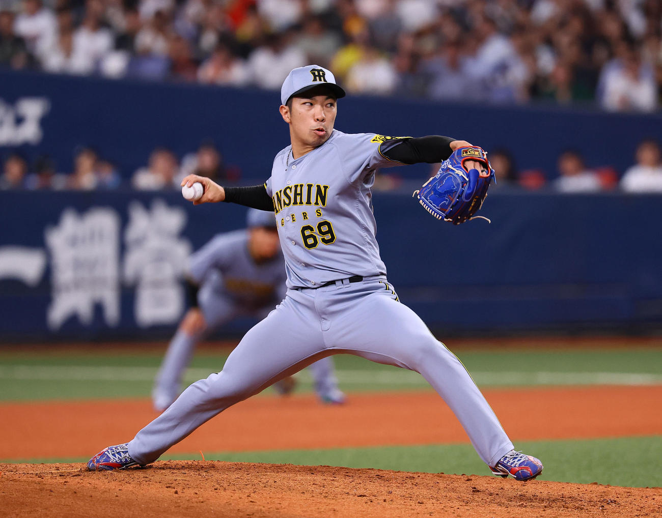 全パ対全セ　8回、登板した全セ石井（撮影・藤尾明華）