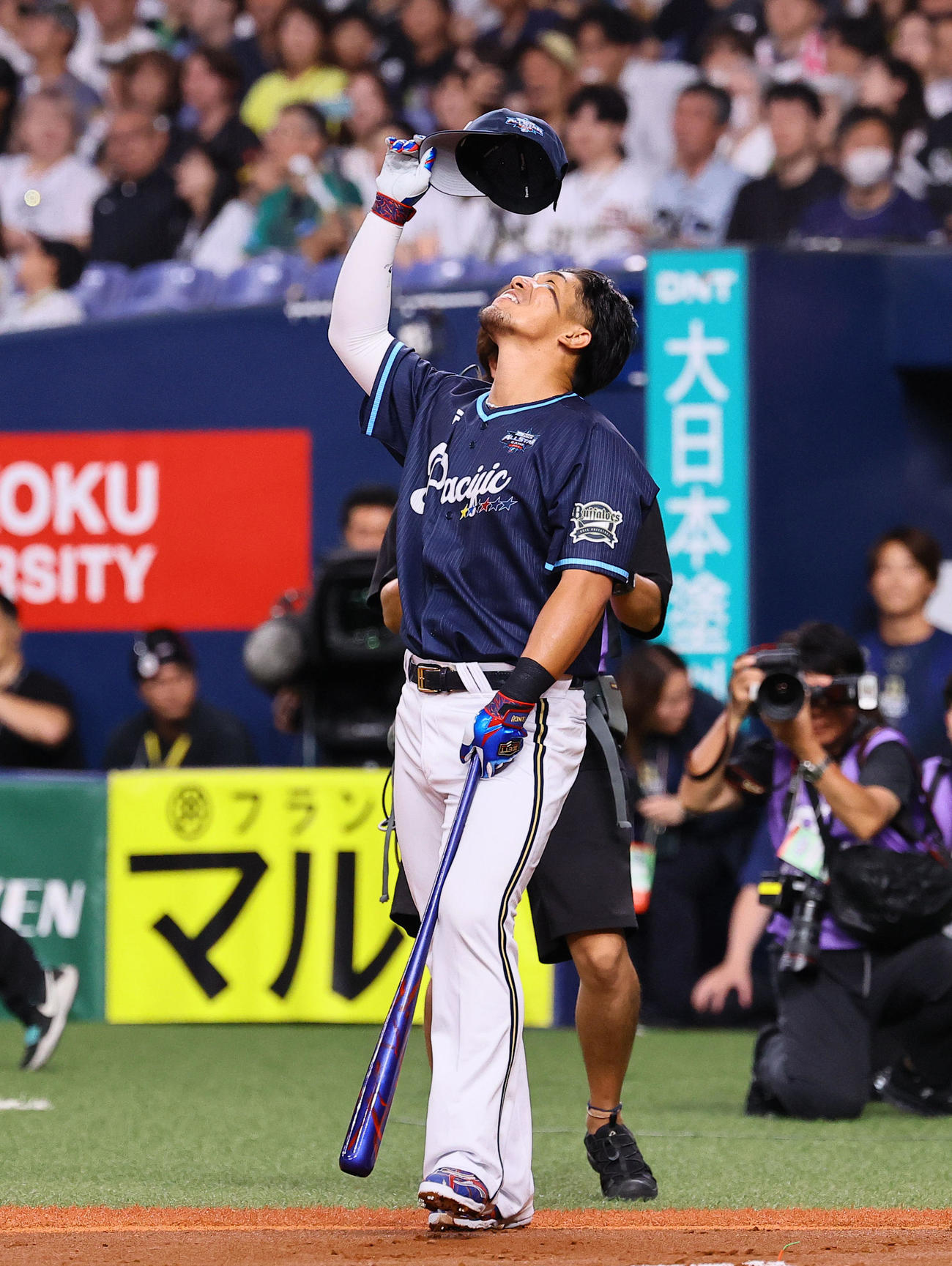 全パ対全セ　本塁打競争の1回戦で全セ佐藤輝に敗れた全パ頓宮（撮影・藤尾明華）