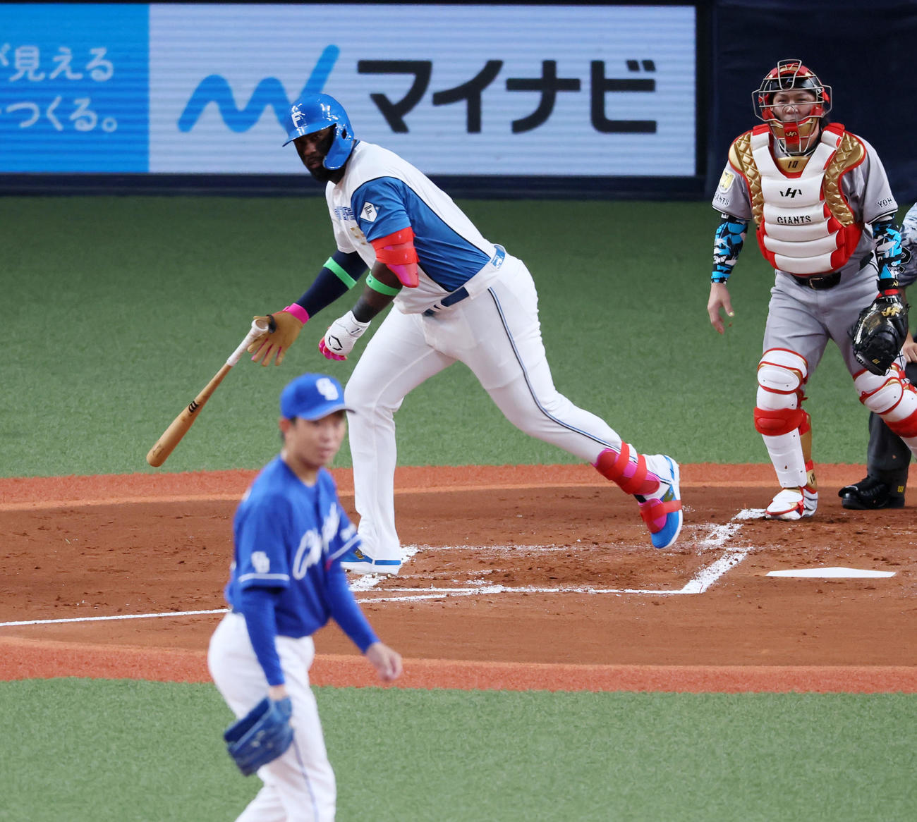 全パ対全セ　2回裏全パ無死、レイエスは中前打を放つ。投手松葉（撮影・加藤哉）