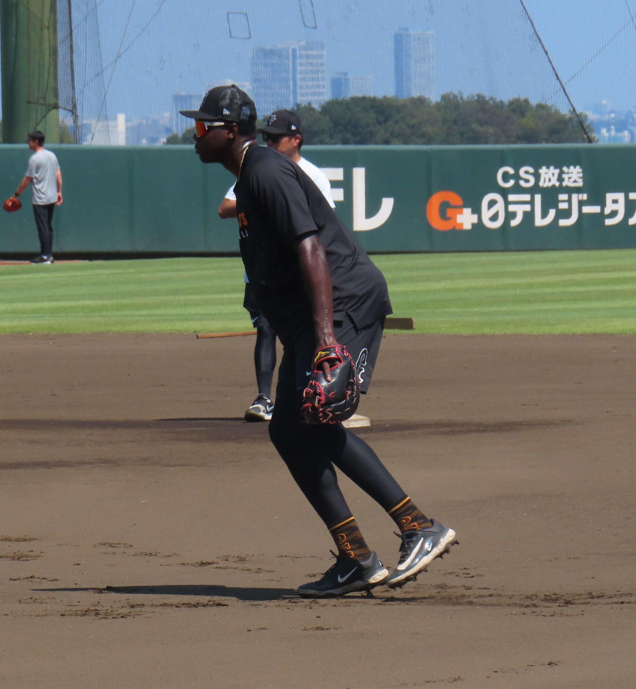 1軍練習に参加した巨人ティマ（撮影・水谷京裕）