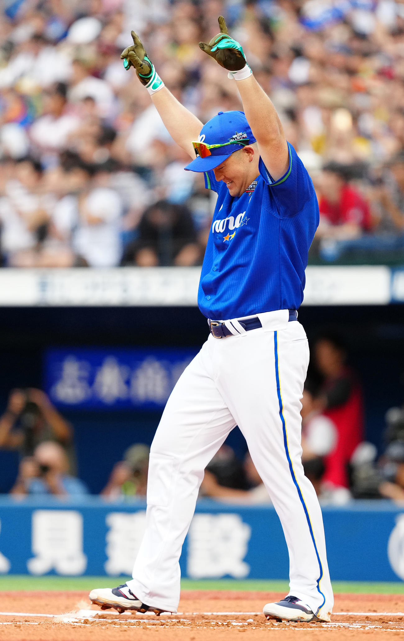 全セ対全パ　ホームランダービー決勝で優勝を決め、喜ぶDeNA牧（撮影・鈴木みどり）