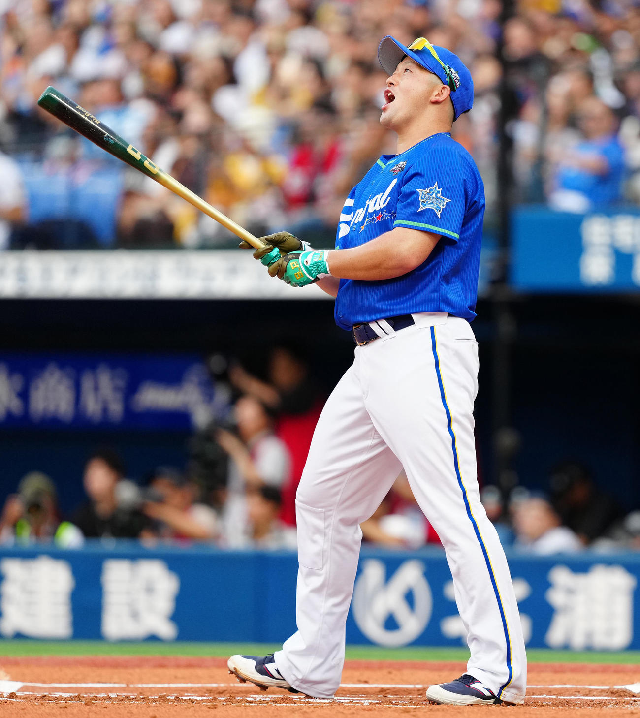 全セ対全パ　ホームランダービー準決勝で本塁打を放り、ほえるDeNA牧（撮影・鈴木みどり）