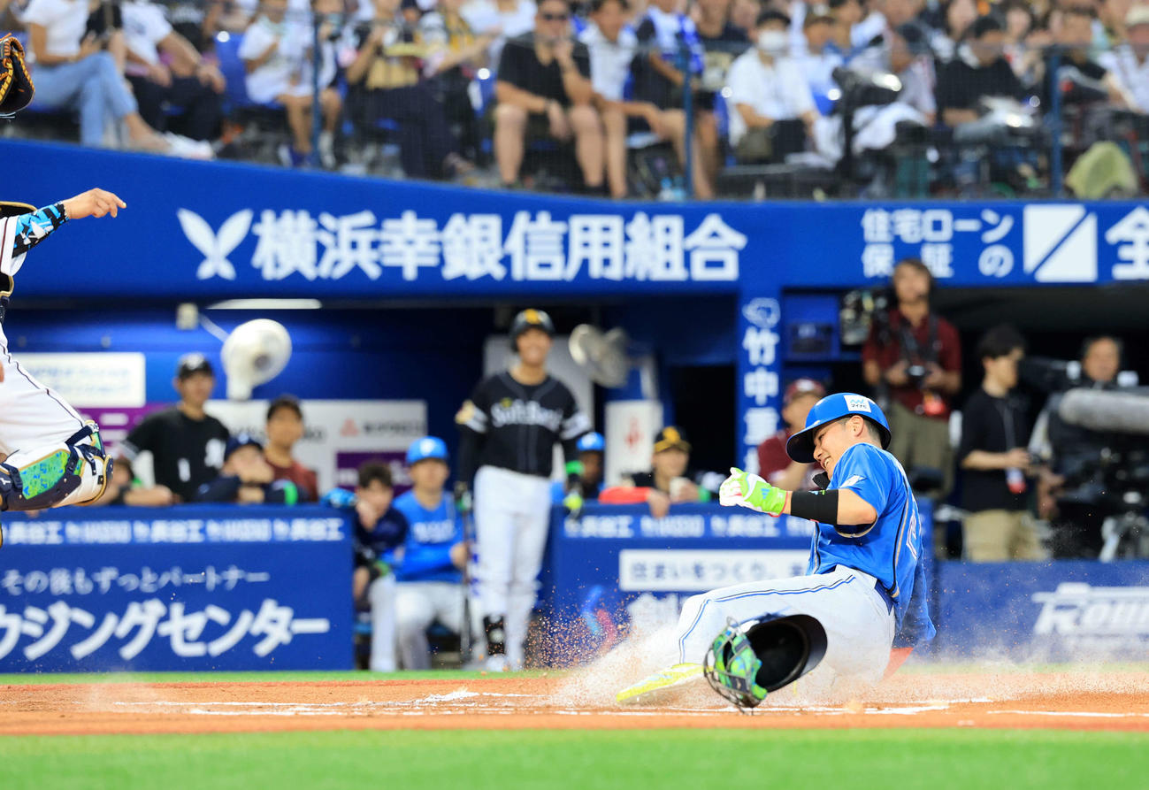 全セ対全パ　1回表全パ1死一、二塁、山本の適時二塁打で生還する清宮（撮影・浅見桂子）