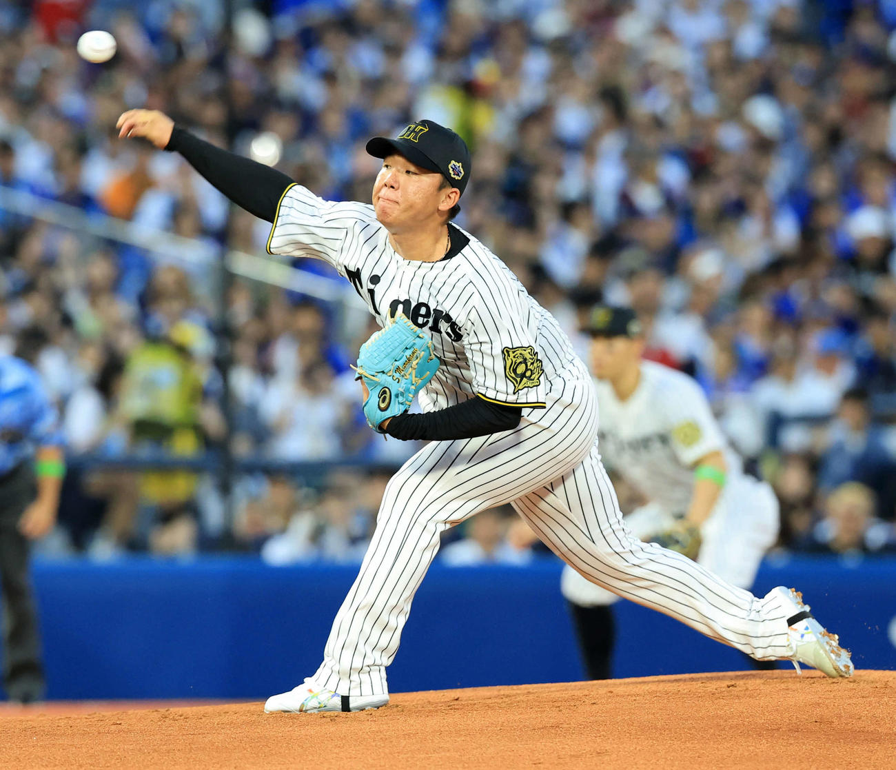全セ対全パ　力投する全セ先発の村上（撮影・浅見桂子）