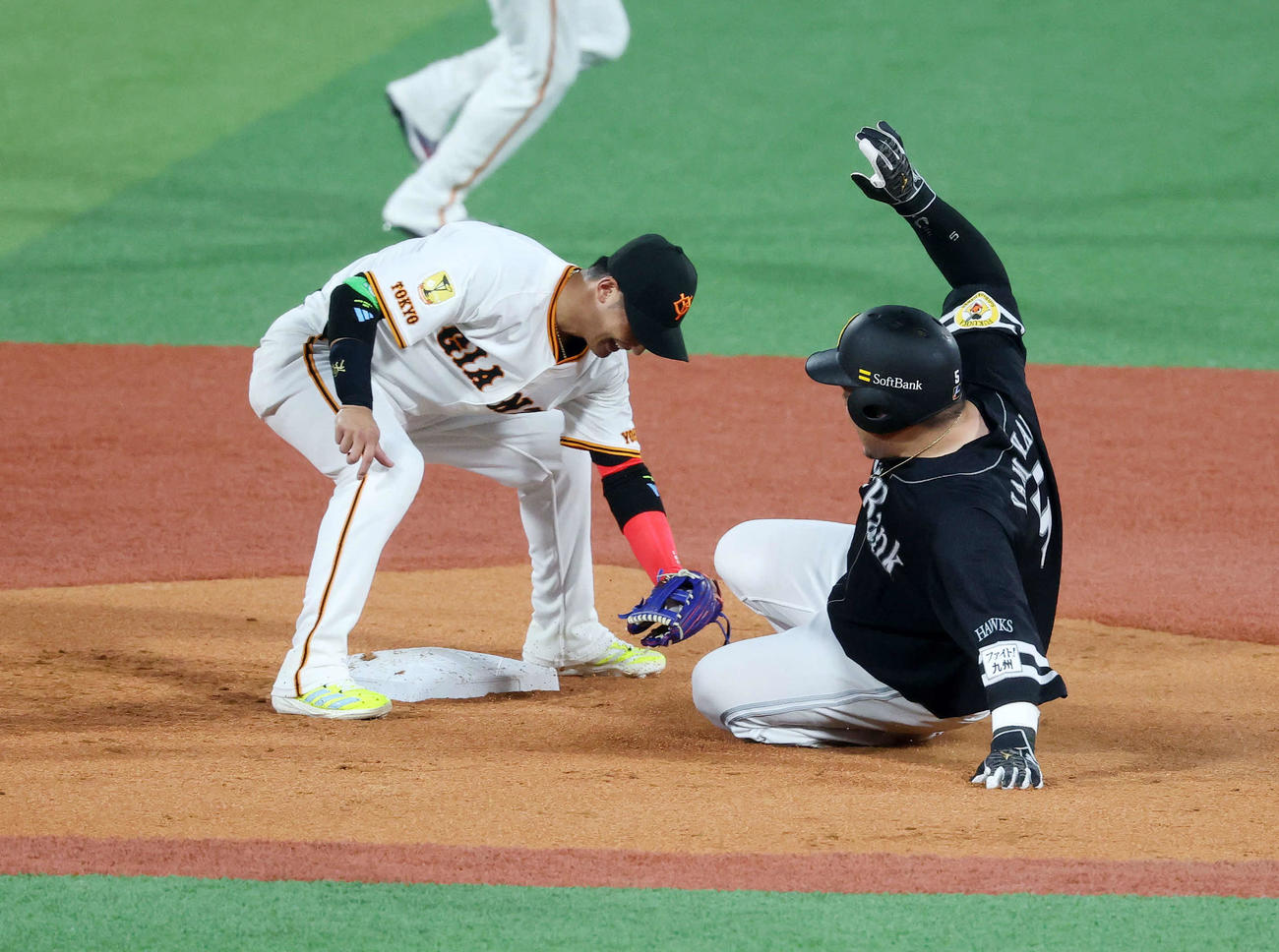 全セ対全パ　2回表全パ2死一塁、山川は二盗を狙うがタッチアウト（撮影・鈴木正人）