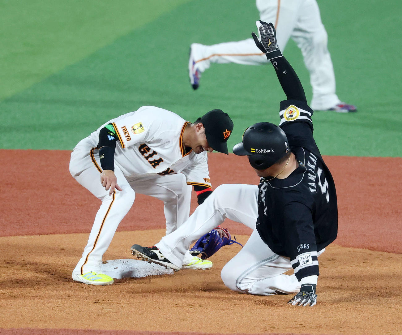 全セ対全パ　2回表全パ2死一塁、山川は二盗を狙うがタッチアウト（撮影・鈴木正人）