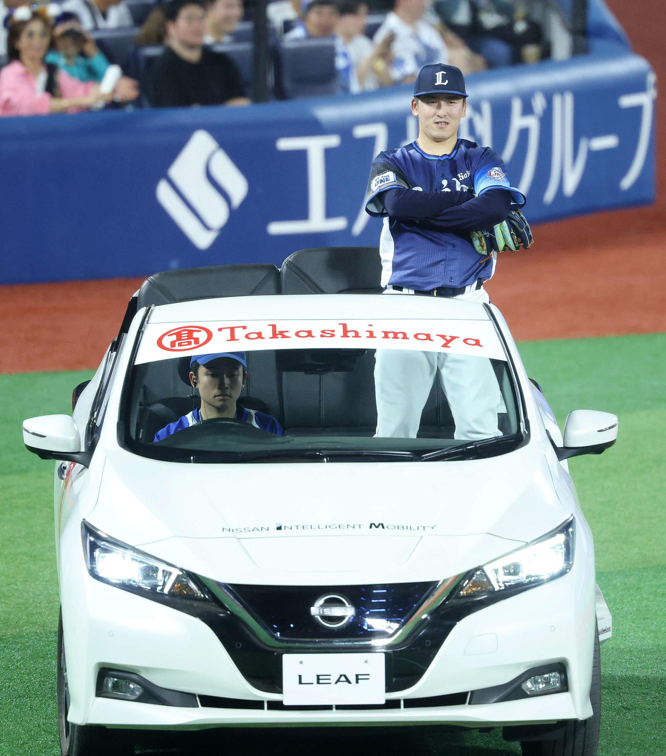 全セ対全パ　2回裏、腕組みし登場する全パ隅田（撮影・鈴木正人）