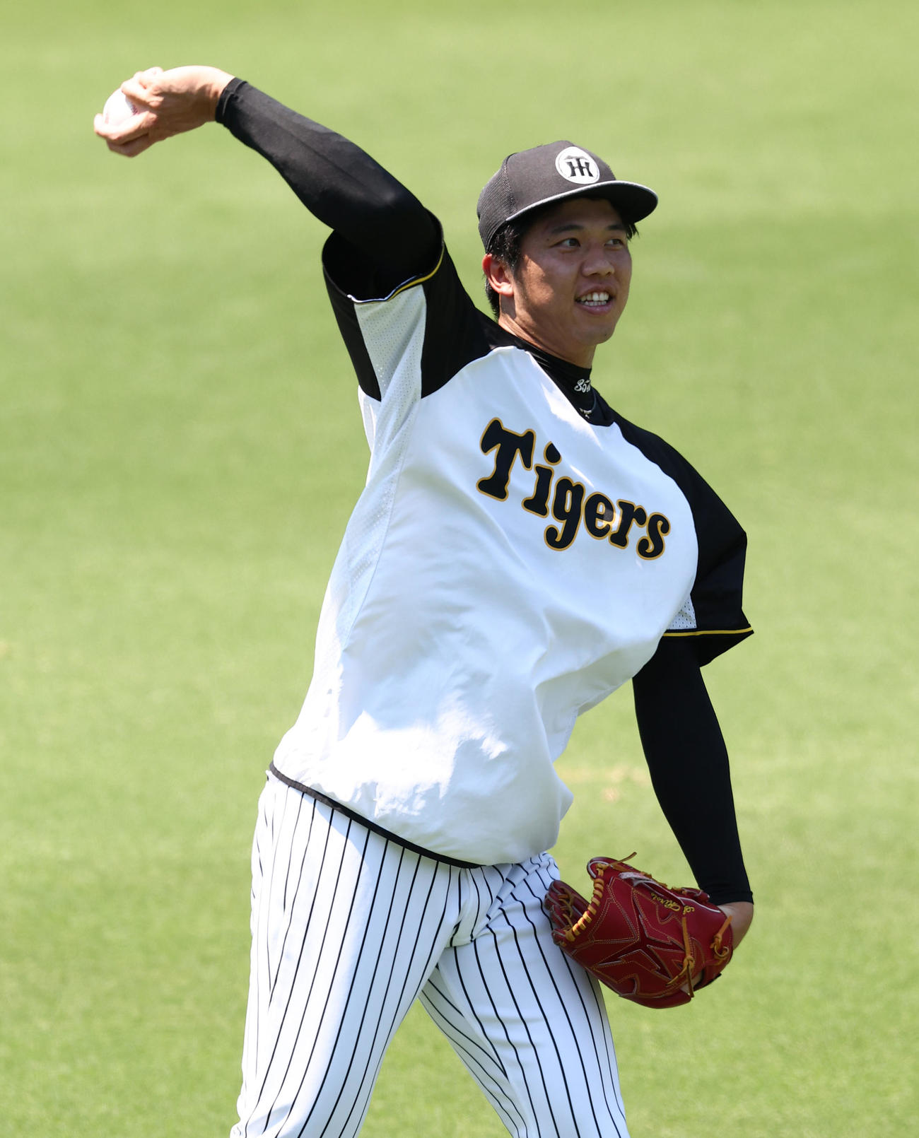 キャッチボールをする才木（撮影・上田博志）