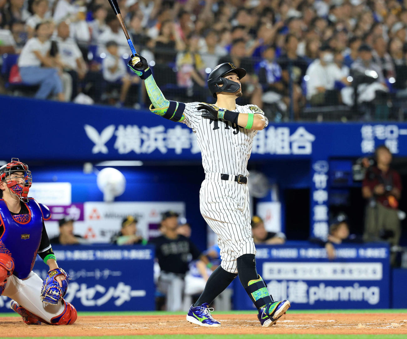 全セ対全パ　5回裏全セ1死、ソロ本塁打を放つ佐藤輝（撮影・浅見桂子）