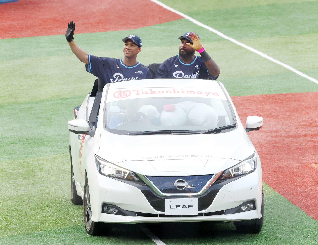 全セ対全パ　ホームランダービーに出場する日本ハム万波（左）と日本ハムレイエス（撮影・鈴木正人）