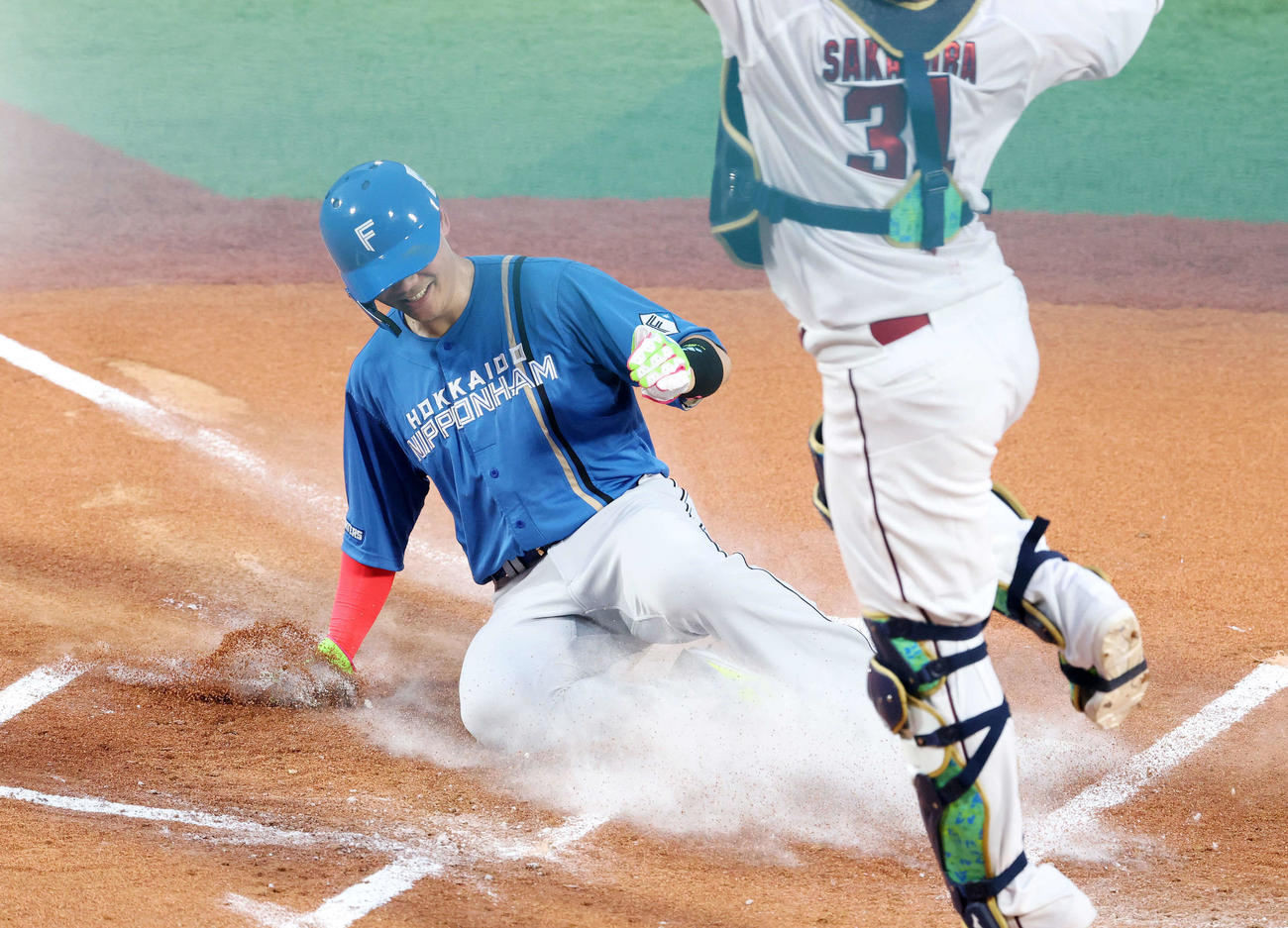 全セ対全パ　1回表全パ1死一、二塁、山本の中越え適時三塁打で清宮が生還（撮影・鈴木正人）