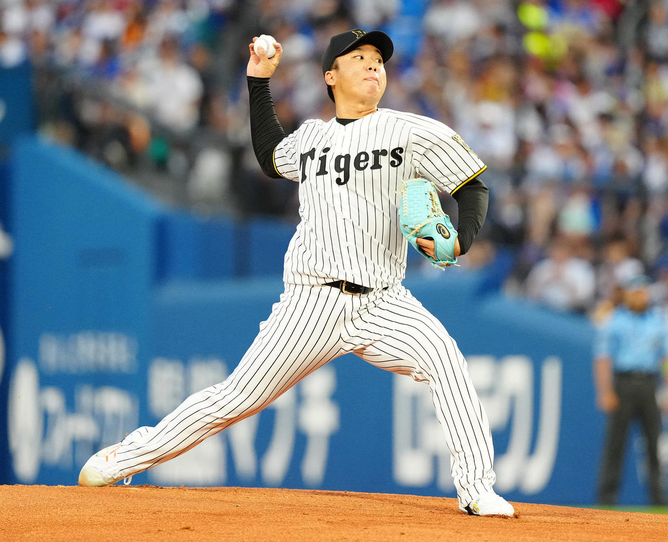 全セ対全パ　先発し力投する全セ村上（撮影・鈴木みどり）