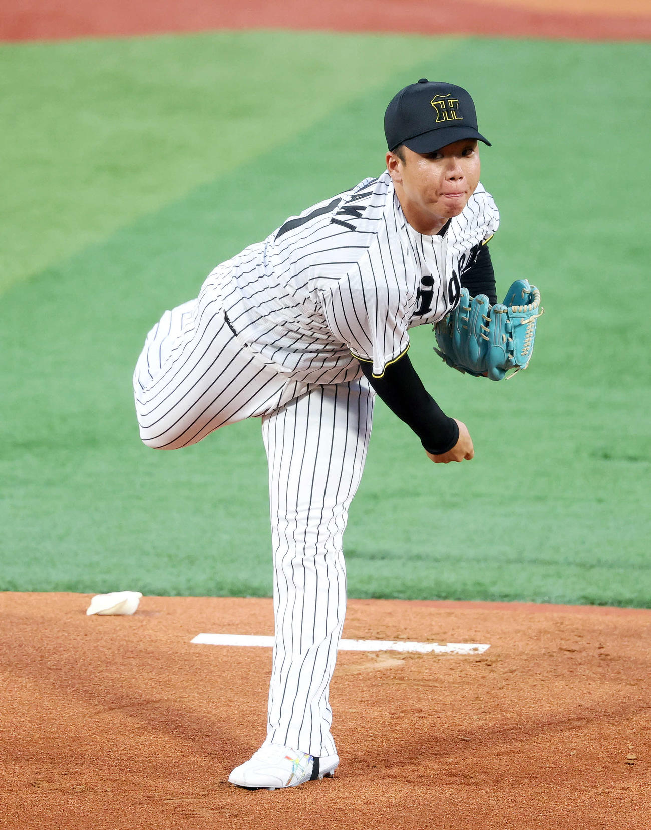 全セ対全パ　力投する全セ村上（撮影・鈴木正人）