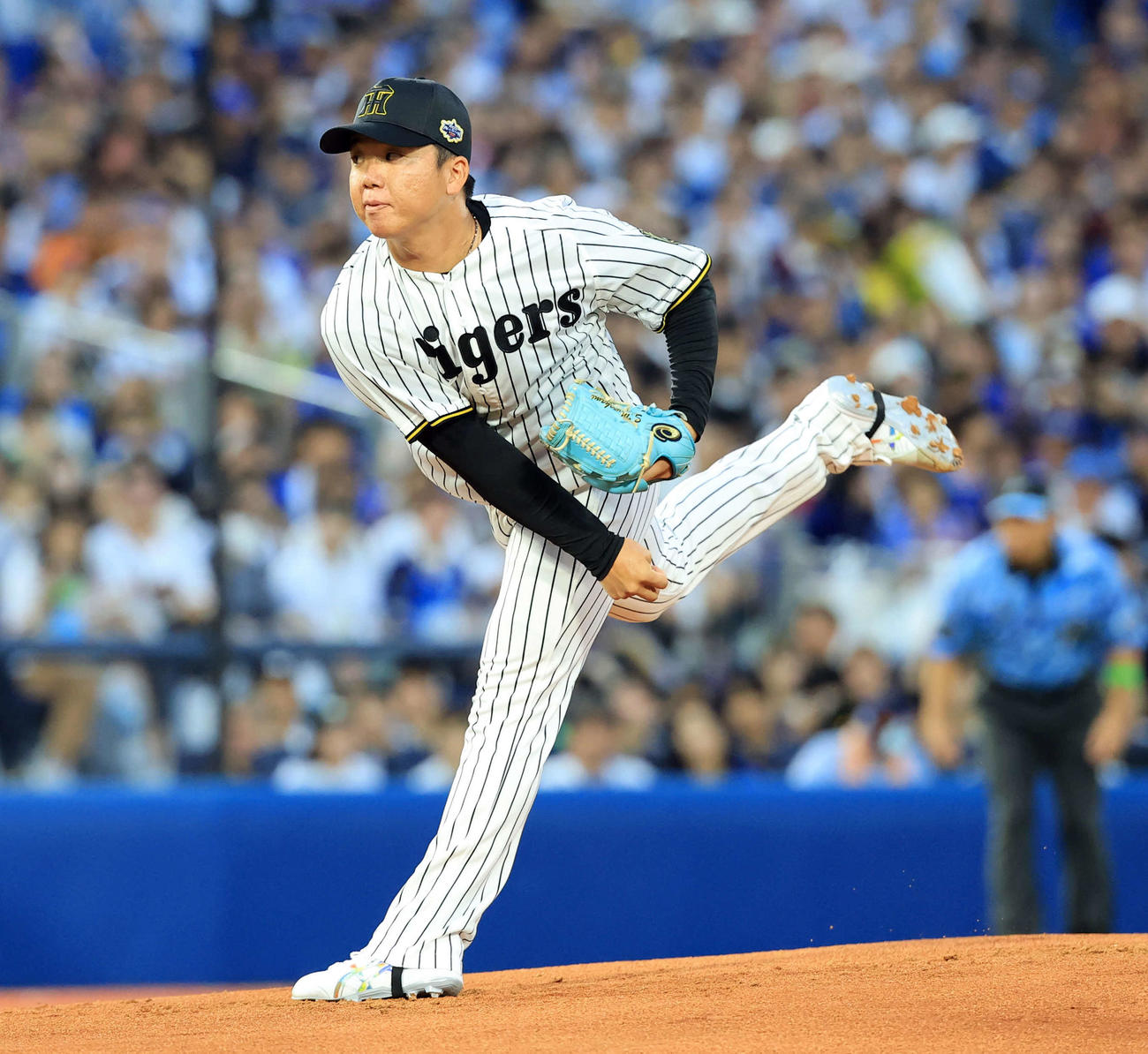 全セ対全パ　力投する全セ先発の村上（撮影・浅見桂子）
